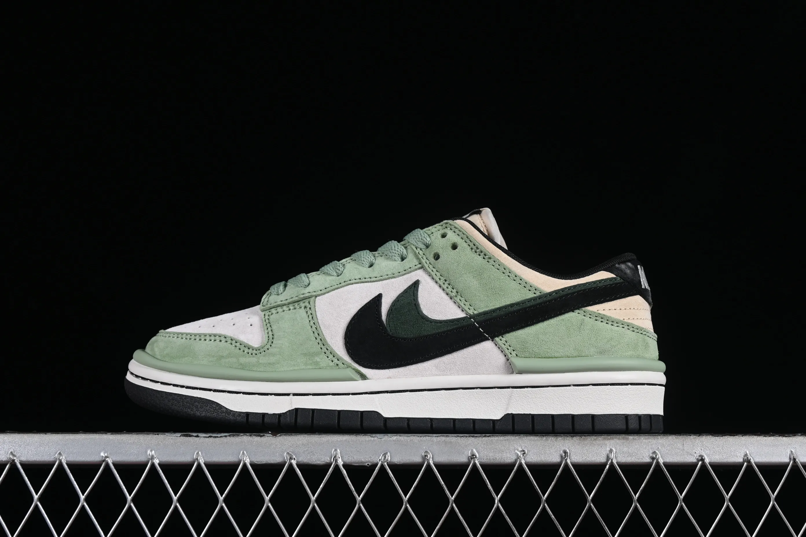 All categories Nk SB Dunk Series Nk SB Dunk Low High-end customized low-top sneakers Otomo Katsuhiro x Nk SB Dunk Low Variant style Otomo Katsuhiro low-top casual sports skateboard shoes DZ2794-766